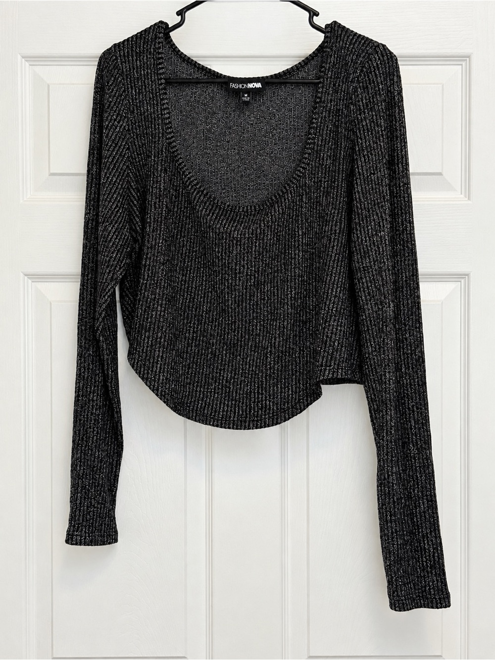 Fashion Nova Women’s Black Ribbed Scoop-Neck Cropped Long Sleeve Top